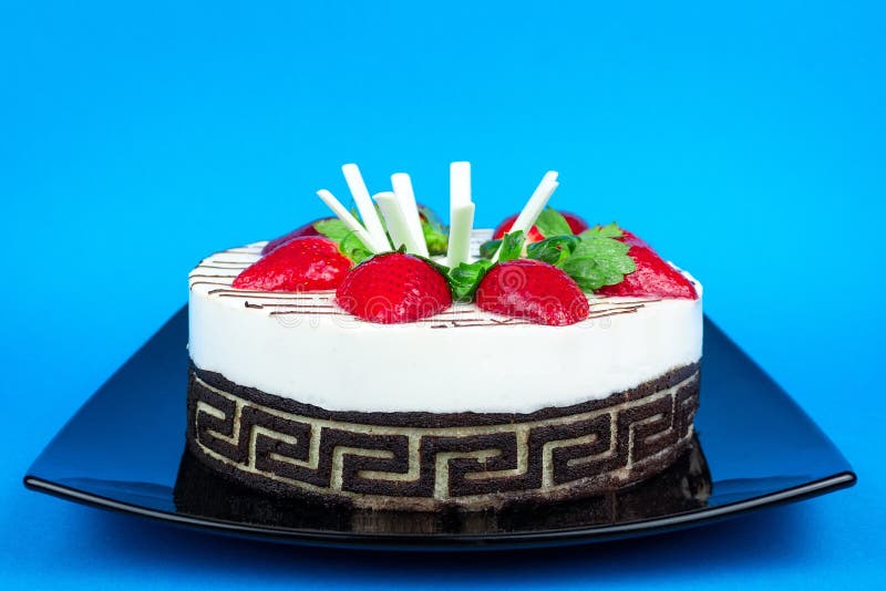 Truskawka tort z waniliową śmietanką obraz stock Truskawka tort z waniliową śmietanką obraz stock