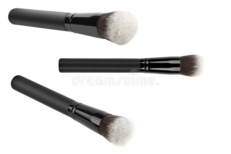 Trzy Kabuki kosmetyk lub pieczarkowi muśnięcia dla stosować twarzy makeup blusher i podstawy, piękno produkty odizolowywający na obraz royalty free Trzy Kabuki kosmetyk lub pieczarkowi muśnięcia dla stosować twarzy makeup blusher i podstawy, piękno produkty odizolowywający na obraz royalty free