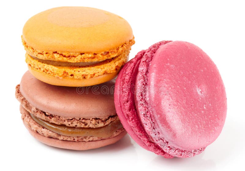 Trzy kolorowego macarons na białym tle zdjęcie stock Trzy kolorowego macarons na białym tle zdjęcie stock