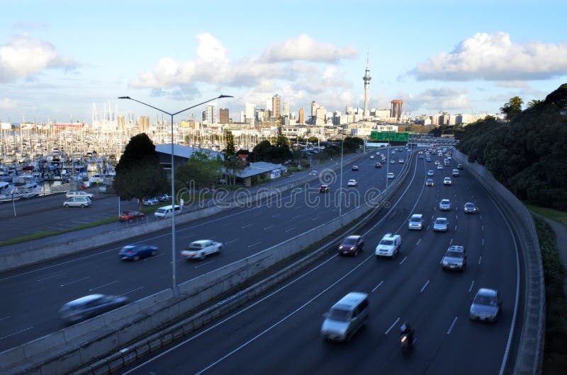 Tráfego das horas de ponta em Auckland Nova Zelândia imagens de stock Tráfego das horas de ponta em Auckland Nova Zelândia imagens de stock