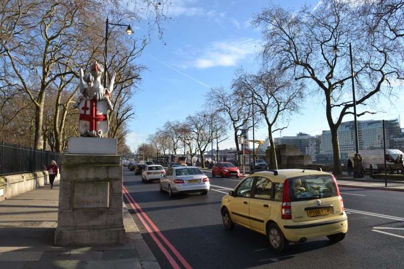 Tráfego Londres Victoria Embankment fotos de stock royalty free