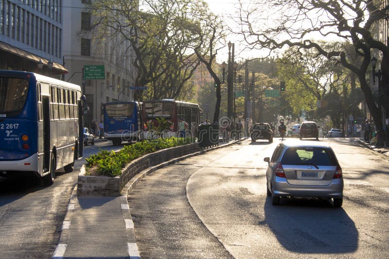 Tráfego na rua foto de stock