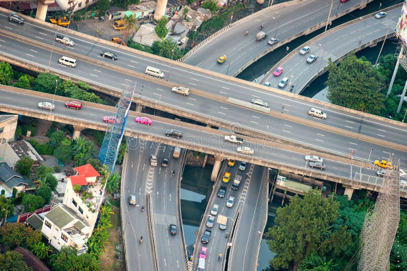 Tráfico en la autopista de Bangkok, Tailandia imagen de archivo