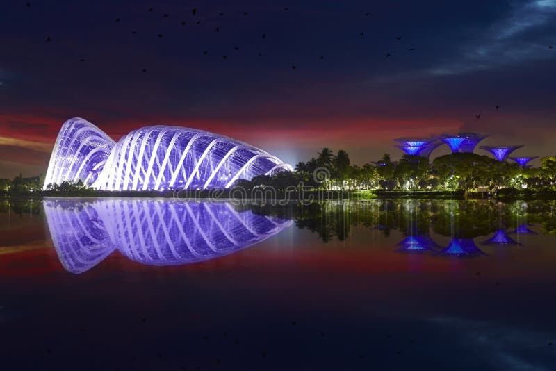 Trädgårdar vid fjärden på natten, Singapore Trädgårdar vid fjärden på natten, Singapore