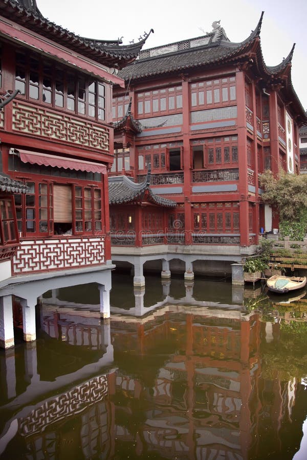 Trädgårds- hus yuyuan gammala shanghai för porslin royaltyfri bild