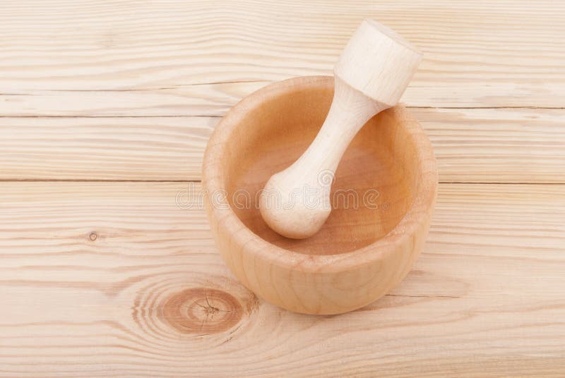 Trämortel med mortelstöten. arkivfoto Trämortel med mortelstöten. arkivfoto
