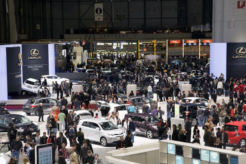 Tränger ihop geneva motorshow fotografering för bildbyråer