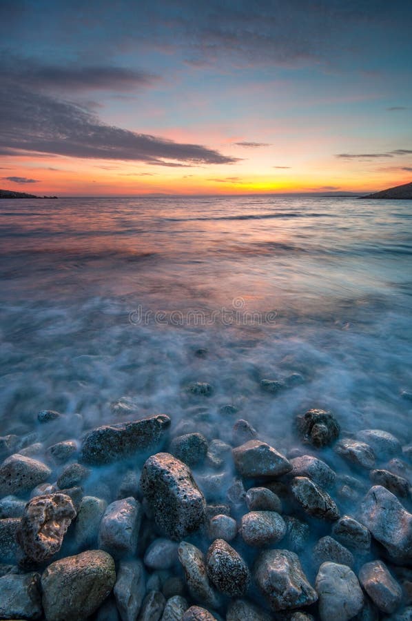 Träumerischer Sonnenuntergang am Strand stockbild Träumerischer Sonnenuntergang am Strand stockbild
