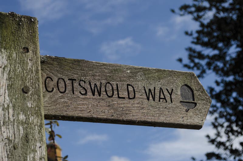 Trävägvisare för den Cotswold vägvandringsledet arkivfoto Trävägvisare för den Cotswold vägvandringsledet arkivfoto