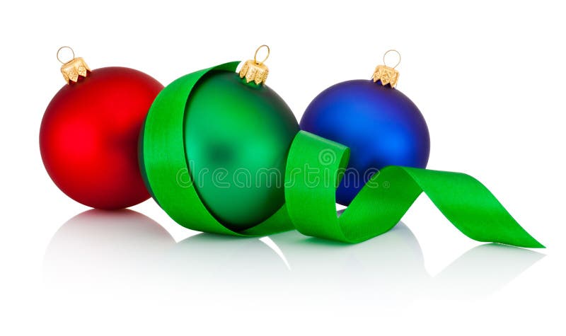 Três coloriram quinquilharias do Natal com a fita isolada no branco imagem de stock royalty free Três coloriram quinquilharias do Natal com a fita isolada no branco imagem de stock royalty free