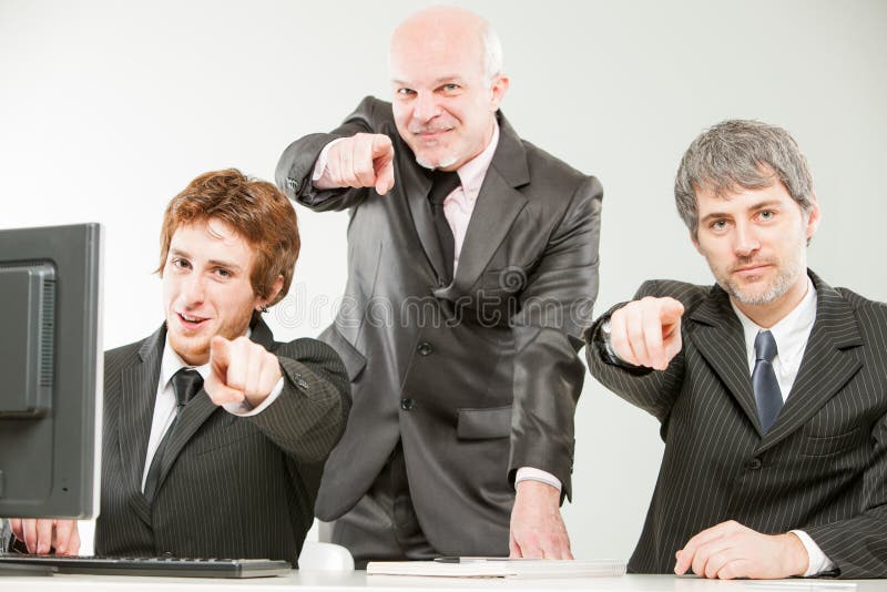 Três excitaram os homens de negócios que indicam a você imagens de stock royalty free Três excitaram os homens de negócios que indicam a você imagens de stock royalty free