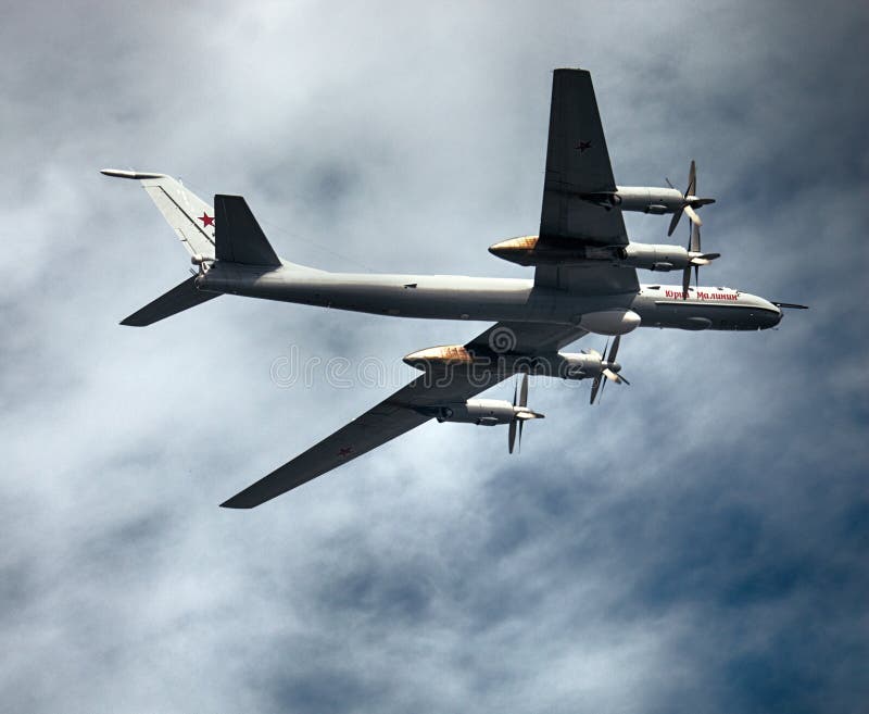 Tu-142MZ (медведь-F) кодификации НАТО - длиннорейсовое воздушное судно анти--подводной лодки стоковые фотографии rf Tu-142MZ (медведь-F) кодификации НАТО - длиннорейсовое воздушное судно анти--подводной лодки стоковые фотографии rf
