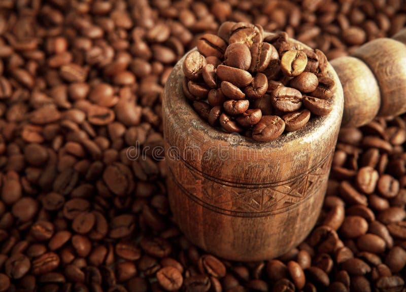 Coffee Tamper,coffee Press is Made of Stainless Steel and Roasted Coffee  Beans from Coffee Roaster on Black Background,tool Tamper Foto de archivo -  Imagen de expresado, acero: 159908762