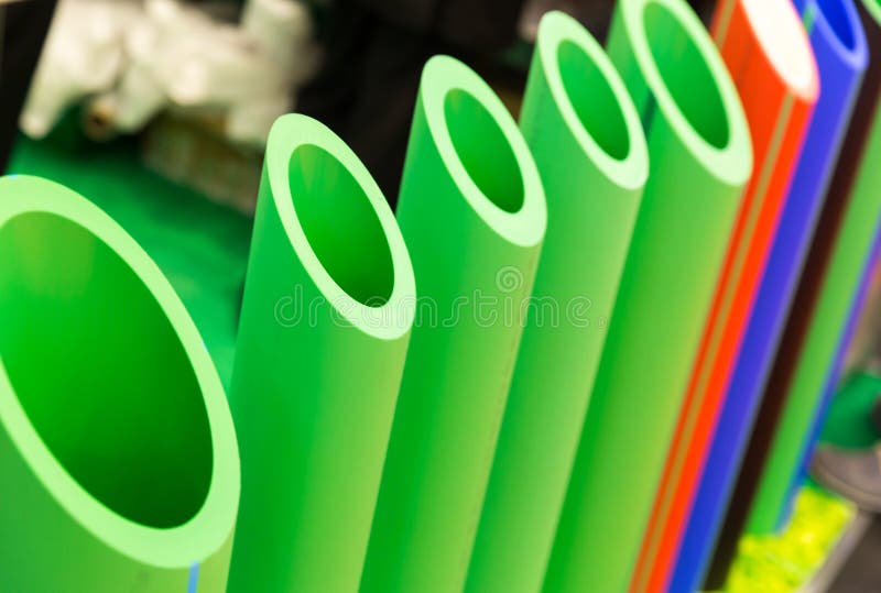 Tubature dell'acqua di plastica in un taglio, tubo del polipropilene immagine stock libera da diritti Tubature dell'acqua di plastica in un taglio, tubo del polipropilene immagine stock libera da diritti