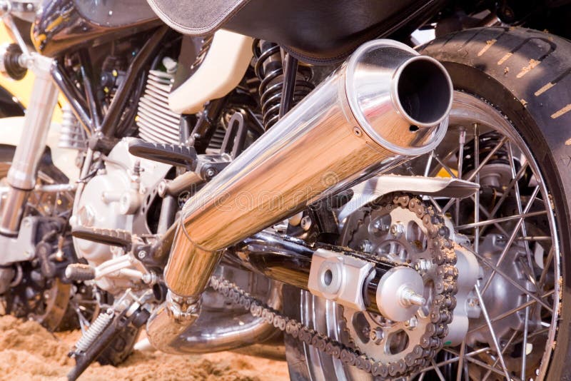 Tube d'échappement d'une motocyclette images libres de droits Tube d'échappement d'une motocyclette images libres de droits
