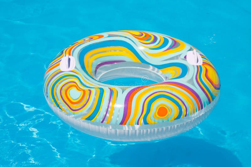 Tube rond gonflable coloré image stock Tube rond gonflable coloré image stock