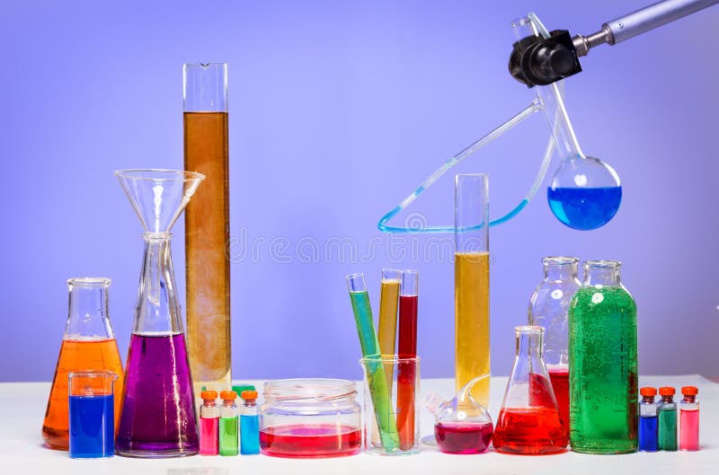 Tubes dans le laboratoire images stock Tubes dans le laboratoire images stock