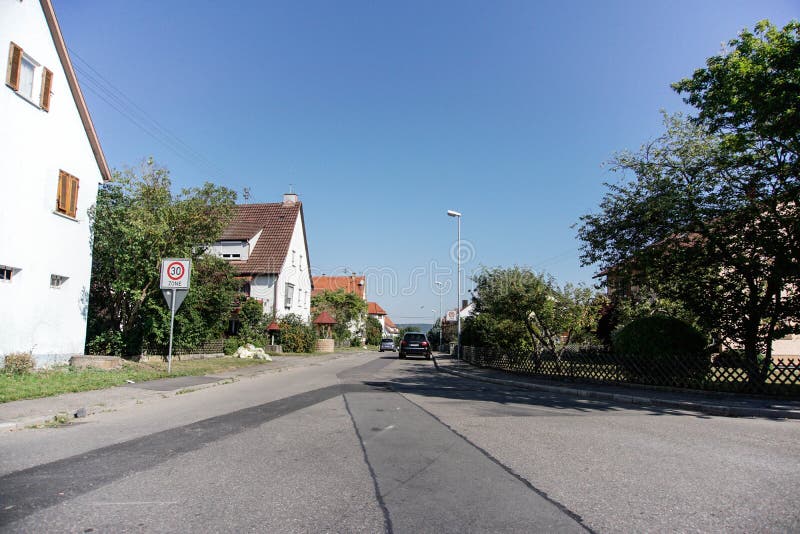 TUBINGEN/GERMANY-JULY 31 2018: Domowi budynki i drogi woko?o miasta Tubingen Niekt?re budynk?w spojrzenie wci?? utrzymuje klasyka obraz stock TUBINGEN/GERMANY-JULY 31 2018: Domowi budynki i drogi woko?o miasta Tubingen Niekt?re budynk?w spojrzenie wci?? utrzymuje klasyka obraz stock