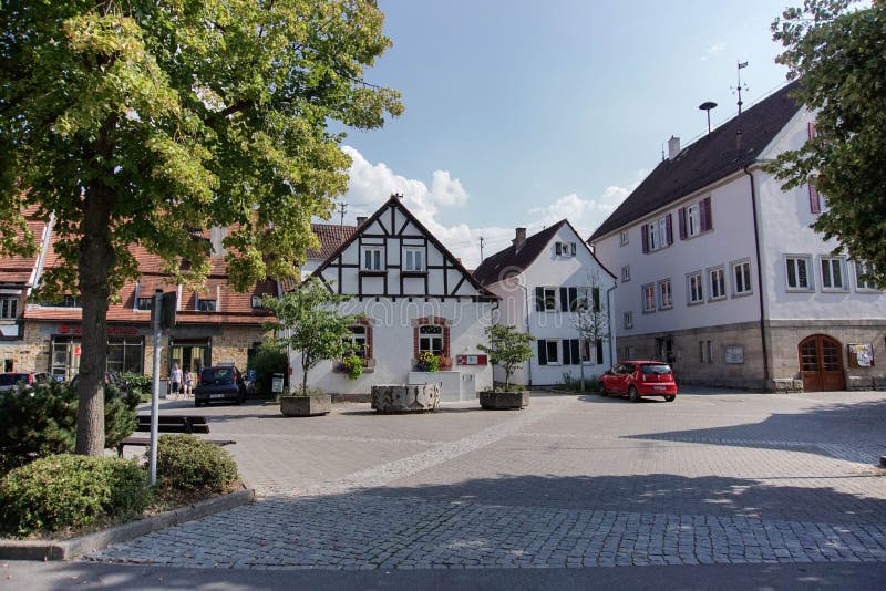 TUBINGEN/GERMANY-JULY 31 2018年:房屋建设和路在蒂宾根附近 一些大厦仍然看保留经典之作 库存照片 TUBINGEN/GERMANY-JULY 31 2018年:房屋建设和路在蒂宾根附近 一些大厦仍然看保留经典之作 库存照片
