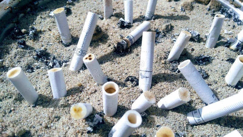 Tueur silencieux de cigarettes images libres de droits Tueur silencieux de cigarettes images libres de droits