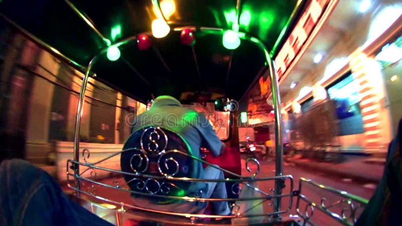 Tuk Tuk-Tuk-Tubk-Video abends in Bangkok, Thailand