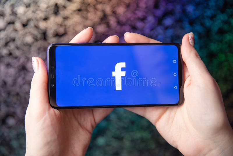 Tula, Rusland - November 28, 2018: De media van Facebook sociaal app embleem bij login, de pagina van de inschrijvingsregistratie stock foto's Tula, Rusland - November 28, 2018: De media van Facebook sociaal app embleem bij login, de pagina van de inschrijvingsregistratie stock foto's