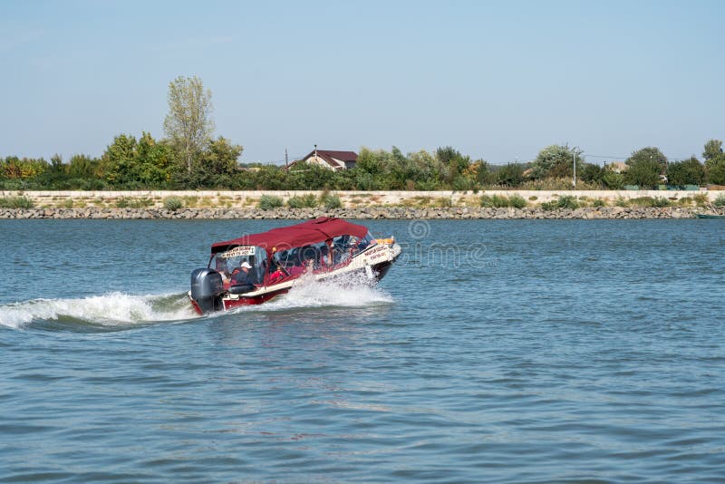 TULCEA, DANUBIO DELTA/ROMANIA - 22 DE SEPTIEMBRE: Turista de alta velocidad fotografía de archivo libre de regalías TULCEA, DANUBIO DELTA/ROMANIA - 22 DE SEPTIEMBRE: Turista de alta velocidad fotografía de archivo libre de regalías