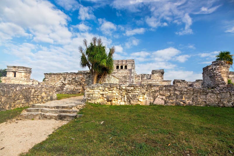 Tulum arruina la península del Yucatán arqueológica maya de México de la ciudadela del sitio imagen de archivo libre de regalías Tulum arruina la península del Yucatán arqueológica maya de México de la ciudadela del sitio imagen de archivo libre de regalías