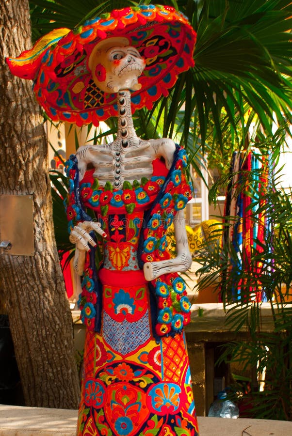 Tulum Quintana Roo Mexiko Statuen Der Gottin Des Todes Catrina Am Eingang Zum Souvenirladen Die Hauptfigur Von T Stockfoto Bild Von Tulum Catrina