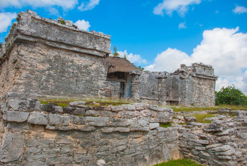 Tulum, Майя Ривьеры, Юкатан, Мексика: Руины разрушенного старого майяского города стоковая фотография Tulum, Майя Ривьеры, Юкатан, Мексика: Руины разрушенного старого майяского города стоковая фотография