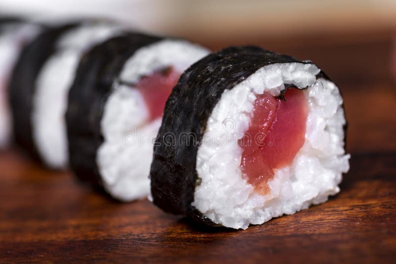 Tuna Roll stockfoto. Bild von essen, orientalisch, mahlzeit - 41274728
