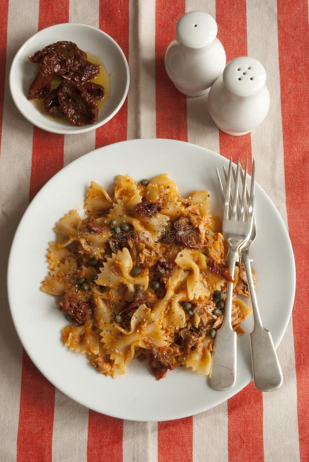 Tuna and tomato pasta