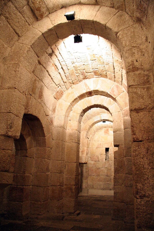 Tunel em uma cripta