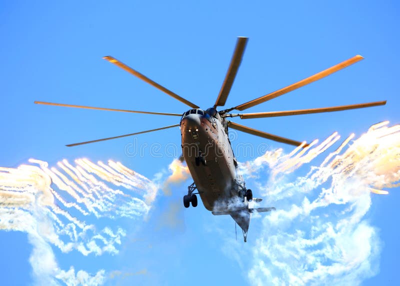 Tung rysshelikopter som kan användas till mycket Mi-26 royaltyfri bild