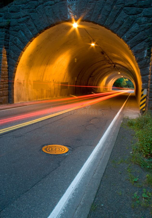 tunnel d'arrière de lumières images libres de droits tunnel d'arrière de lumières images libres de droits