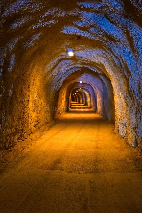 Papier peint Tunnel secret dans le château de Kufstein - Autriche 