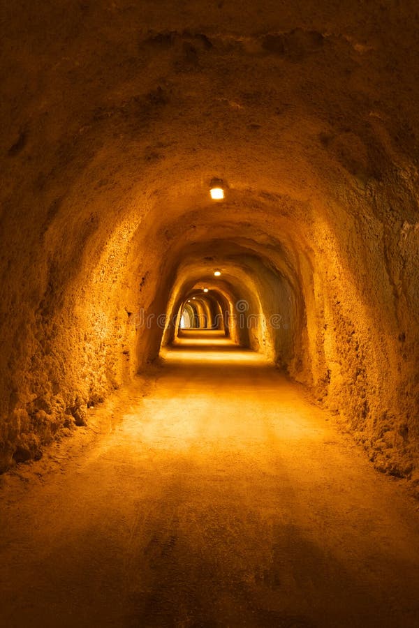 Papier peint Tunnel secret dans le château de Kufstein - Autriche 