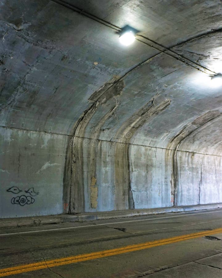 Decke Mangels Der Reparatur Stockfoto - Bild von überlauf, geläufig