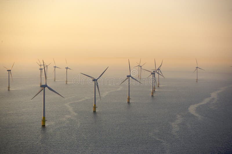 Turbine di vento fotografia stock libera da diritti Turbine di vento fotografia stock libera da diritti
