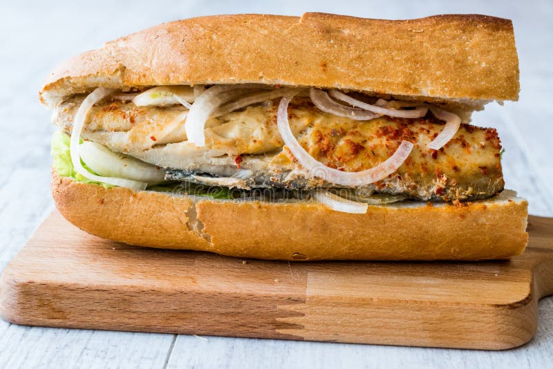 Turecczyzna Balik Ekmek, ryba kanapka/ obraz stock Turecczyzna Balik Ekmek, ryba kanapka/ obraz stock
