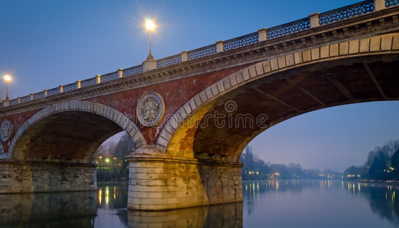 Turin (Torino), Ponte Isabella och flod Po royaltyfria foton Turin (Torino), Ponte Isabella och flod Po royaltyfria foton