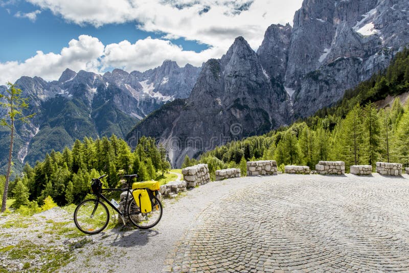 Turismo da bicicleta em Eslovênia imagem de stock royalty free