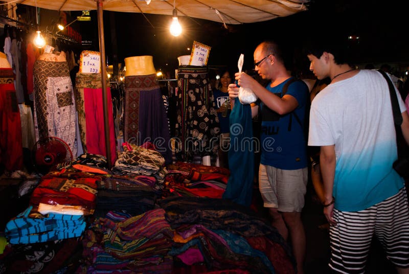 Turist- gå gata i Chiang Mai royaltyfria bilder Turist- gå gata i Chiang Mai royaltyfria bilder