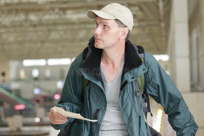 Turista com bilhetes imagens de stock