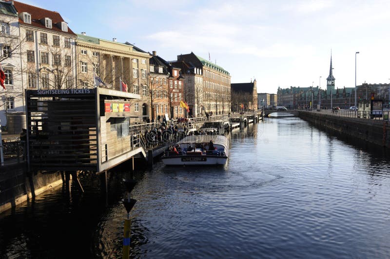 TURISTAS 2017 DO BARCO DO ANO NOVO fotografia de stock royalty free