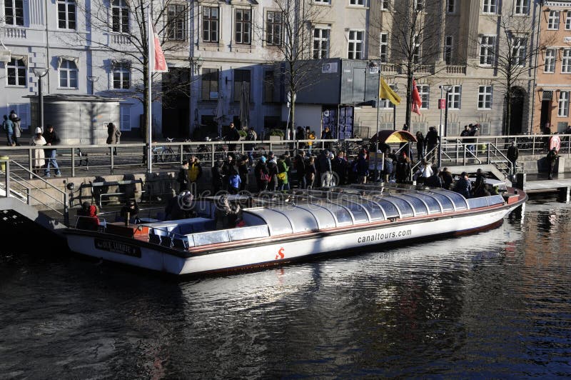 TURISTAS 2017 DO BARCO DO ANO NOVO foto de stock royalty free