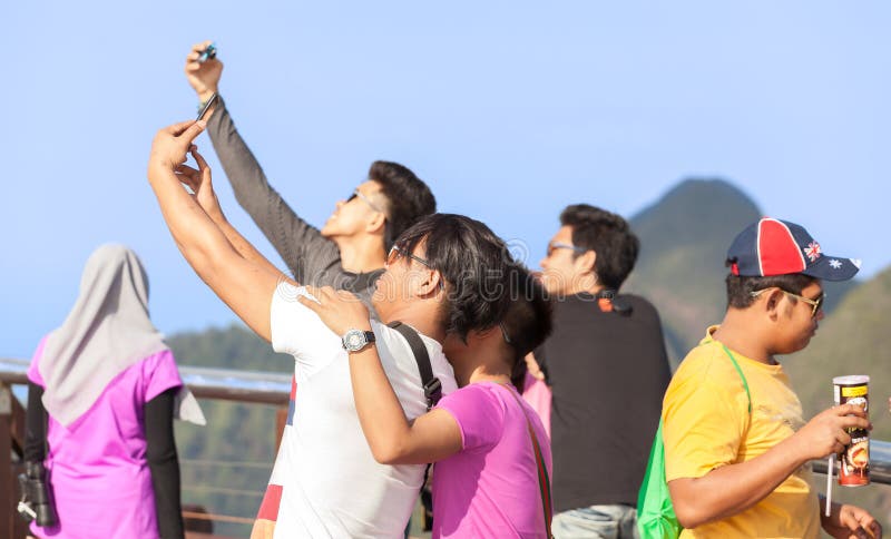 Turistas que tomam a imagem do selfie foto de stock Turistas que tomam a imagem do selfie foto de stock