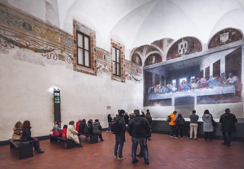 Il Capolavoro Di Leonardo In Santa Maria Delle Grazie Turisti Che Ammirano Il Capolavoro Di Ultima Cena Da Leonardo Da Vinci
