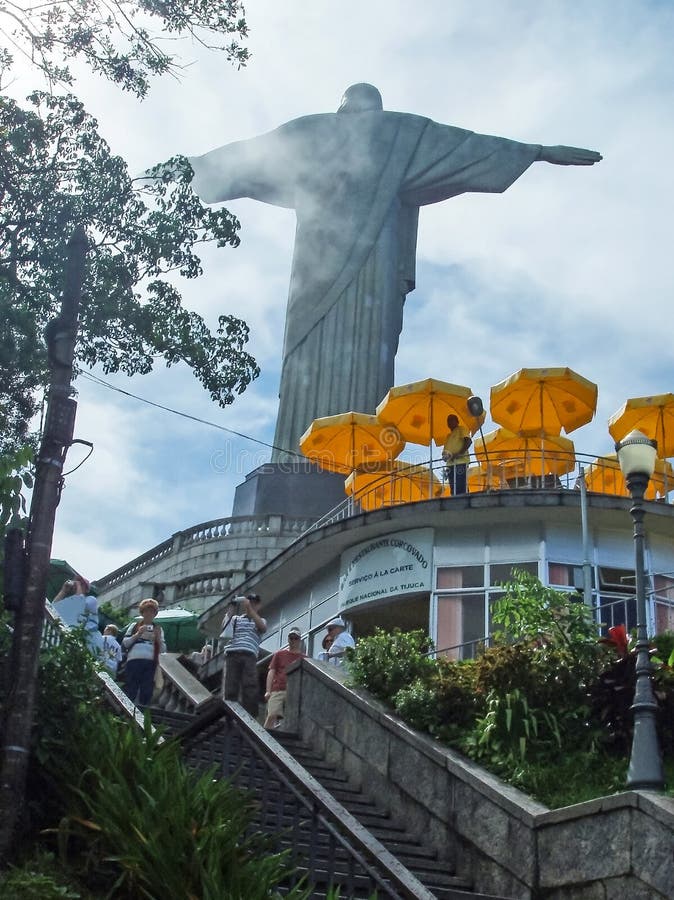 Il Monte Di Rio Con La Statua Del Redentore La Parte Posteriore Di Cristo La Statua Del Redentore E La Montagna Di