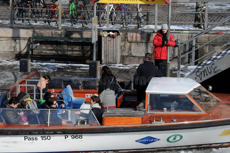 Turisti invernali a Copenhagen fotografie stock Turisti invernali a Copenhagen fotografie stock